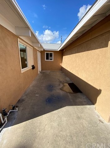 2901 Lingan Ln, Santa Ana, CA 92704-3025