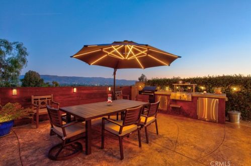 2148 Stoneman St, Simi Valley, CA 93065-1129