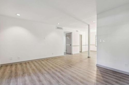 74 Montre Sq, Atlanta GA  30327-4044 exterior