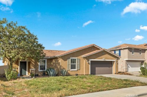 320 Yosemite Ave, Perris, CA 92570-8674