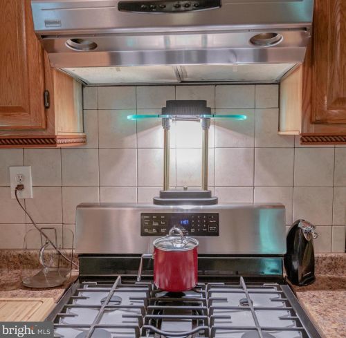327 Tomlin Station Rd, Harrison Township, NJ 08062-9595