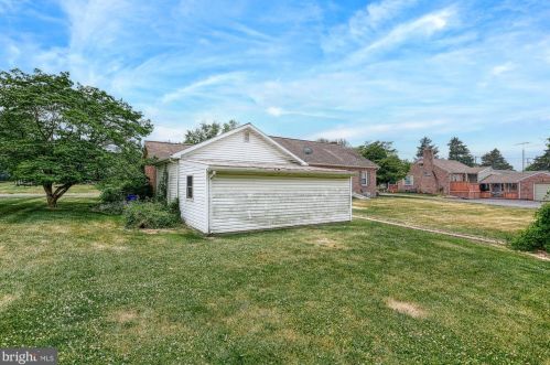 3661 Davidsburg Rd, York PA 17315-4660 exterior