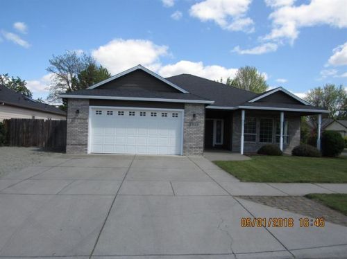 2059 Grey Eagle Dr, Medford, OR 97501-8180