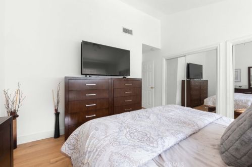 1851 Greenbriar Rd, Glendale CA  91207-1064 exterior