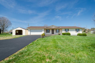 355 Cate Byrd Rd, Kodak, TN 37764-1333