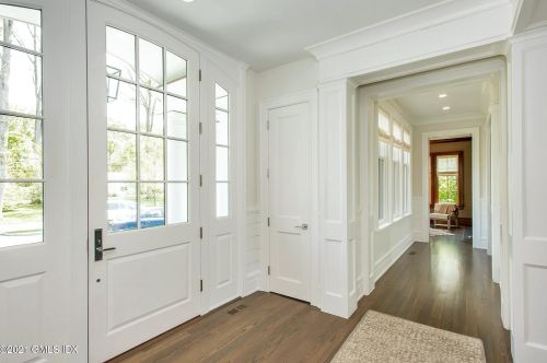 14 Dawn Harbor Ln, Riverside, CT 06878-2609