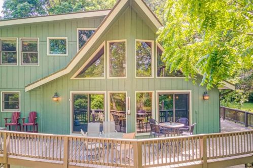 10 River Hollow Dr, Ellijay, GA 30536-4769
