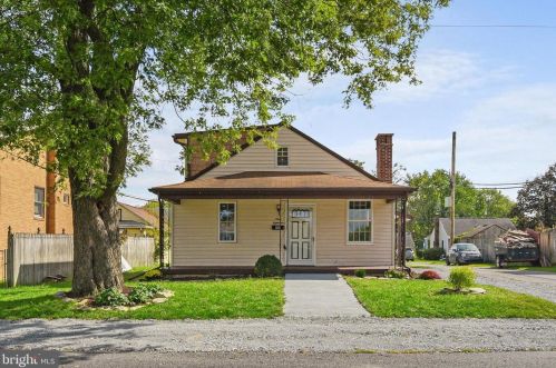 918 Chambers St, Harrisburg, PA 17113-1628