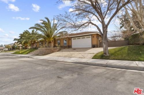5806 Avenue, Lancaster, CA 93535-7846