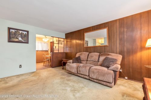 3 Redwood Ter, Hazlet, NJ 07730-2129