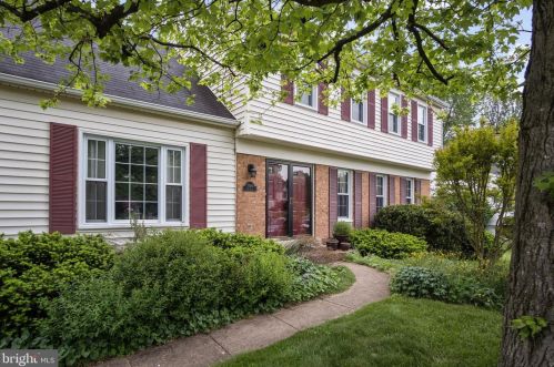 7816 Attleboro Dr, Springfield, VA 22153-2713