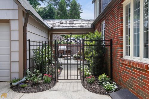 1090 Berkshire Rd, Atlanta GA  30306-3002 exterior