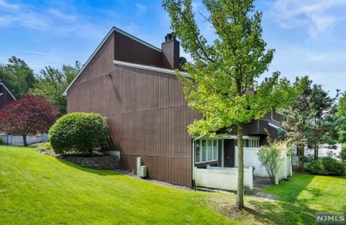 135 Marion Dr, Town Center NJ  07052-3301 exterior