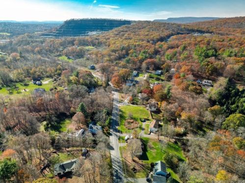 1702 Country Club Rd, Middletown CT  06457-2351 exterior