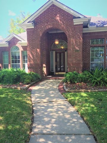 1623 Evergreen Ln, Taylor Lake Village, TX 77586-4559
