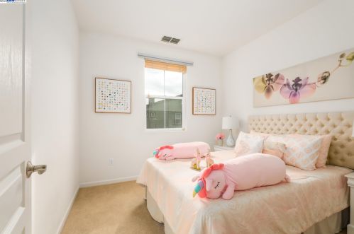 2601 Northern Cross Rd, Hayward, CA 94545-4764