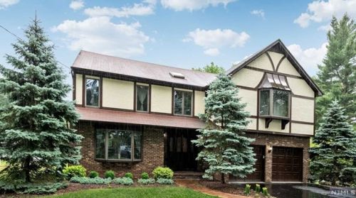 26 Jefferson Ave, Cresskill, NJ 07626-2521