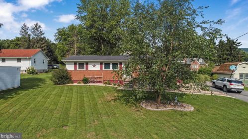 93 Park St, Ridgeley, WV 26753-9820