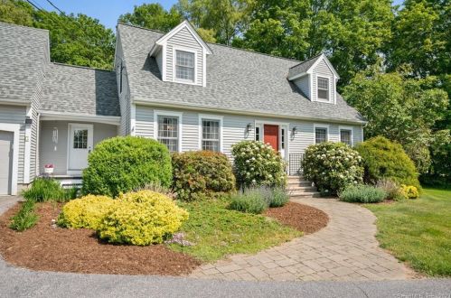 3 Standish Rd, Colchester, CT 06415-2217