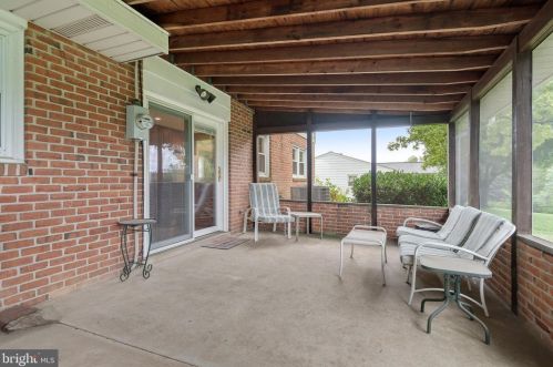 1046 Devonshire Rd, Lancaster PA  17601-1609 exterior