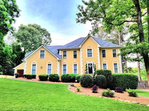 828 Valbrook Ct, Lilburn, GA 30047-4280