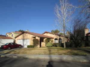 43808 Fallon Dr, Lancaster, CA 93535-4271