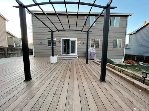 5226 Riviera Cir, Aurora CO 80015-6016 exterior