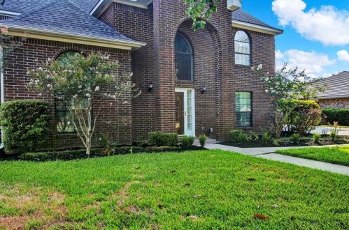 611 Hickory St, Tomball, TX 77375-4415