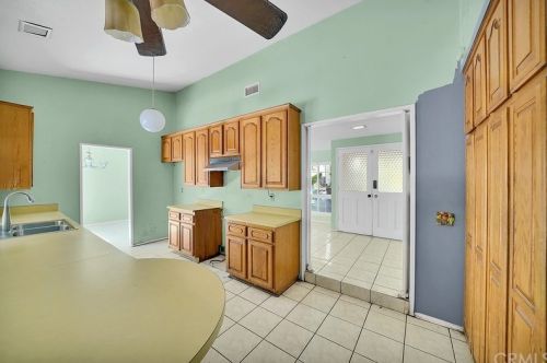 2218 San Lorenzo Ave, Santa Ana CA 92704-6039 exterior