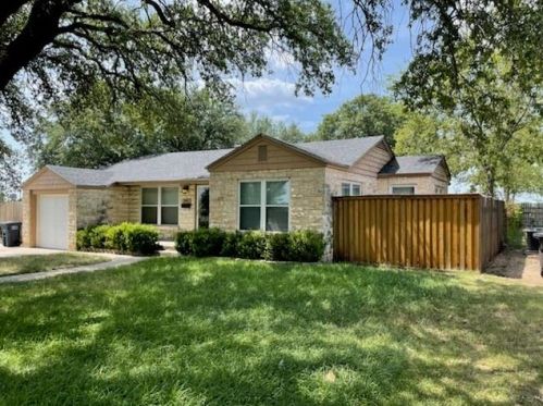3924 Desert Ridge Dr, Fort Worth, TX 76116-9428