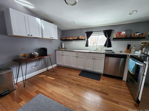 25 Alpine Cir, Sandy Hook CT  06482-1256 exterior