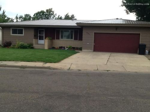 701 9th Ave, Dickinson, ND 58601-4748