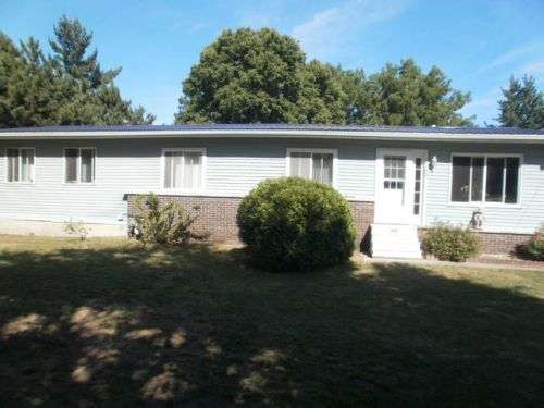 1100 3rd St, Oquawka, IL 61469-9535