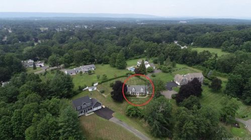 121 Williamsburg Dr, Southington, CT 06489-3837