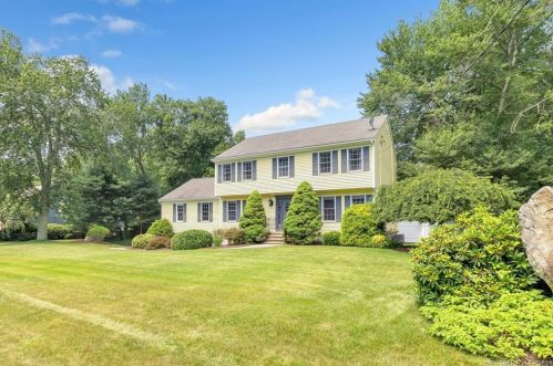 19 Pine Tree Hill Rd, Huntington, CT 06484-1860