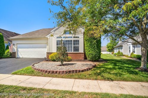 16 Neville Ct, Lakehurst, NJ 08759-6099