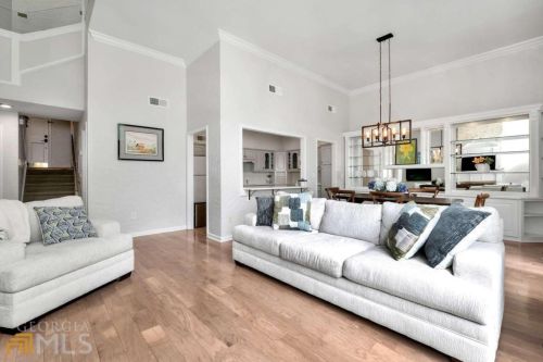 302 Brandywine Cir, Atlanta GA  30350-2002 exterior