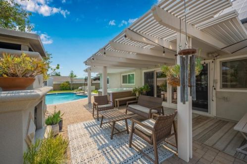 9878 Avenida Mateo, Cypress CA  90630-3445 exterior