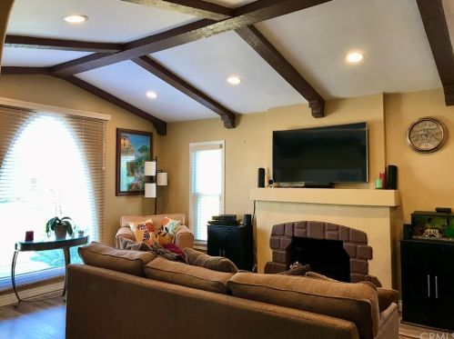 8711 4th Ave, Inglewood, CA 90305-2505