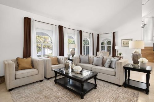 1851 Greenbriar Rd, Glendale CA  91207-1064 exterior