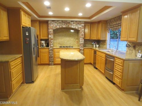 740 Coldbrook Pl, Simi Valley, CA 93065-5531