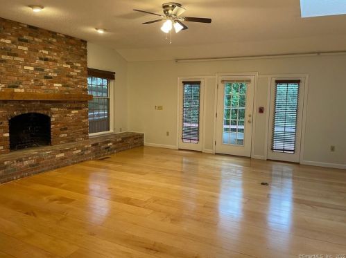 96 Birchcrest Dr, Southington, CT 06489-3902