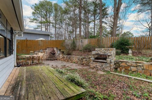 90 Cumberland Dr, Rex GA 30273-1800 exterior