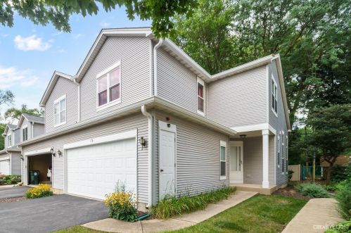 176 Woodland Cir, North Aurora, IL 60542-3323