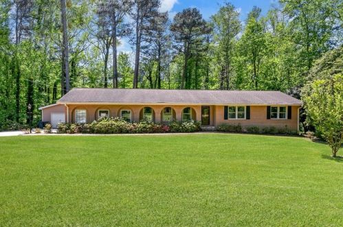 1975 Oak Rd, Lithonia, GA 30078-2303