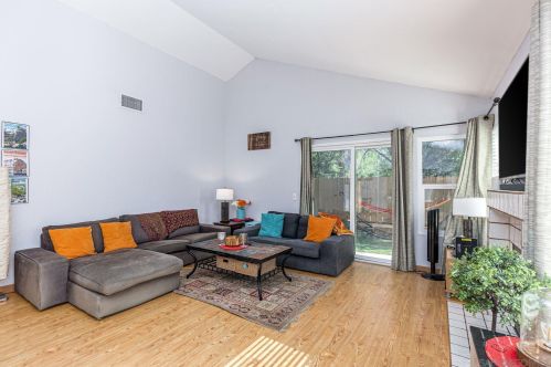 10368 New Bedford Ct, Lakeside, CA 92040-2357
