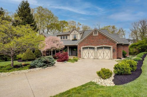 8178 Chestershire Dr, Cincinnati, OH 45241-3644