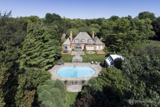 88 Locust Rd, Northfield, IL 60093-3750