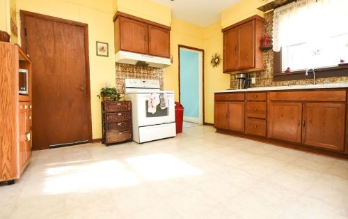 916 Douglas Ave, Nelson IL  61021-2639 exterior