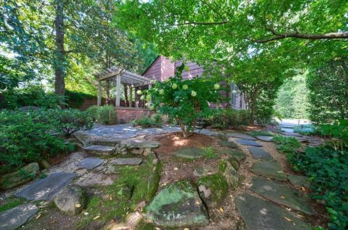 1227 Brookhaven Dr, Atlanta GA  30319-3105 exterior